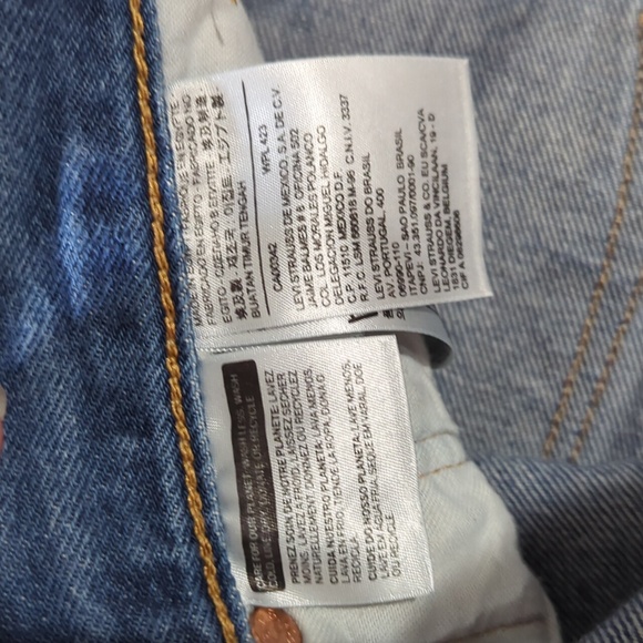 Levis - Picture 4 of 7